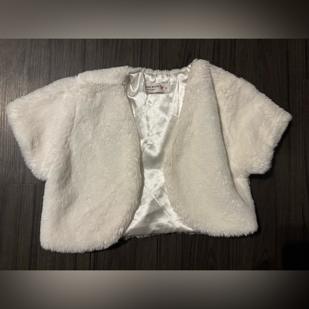 Knitworks Ivory Faux Fur Kids Cape